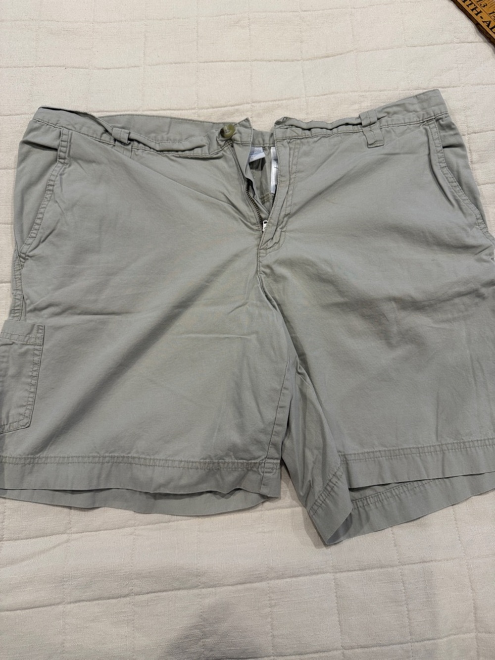 Columbia Men's Light Gray Cargo Shorts